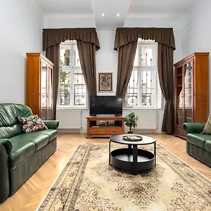 Emerald With Free Parking Budapest