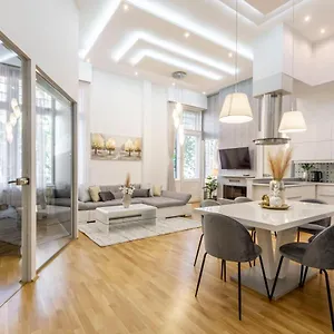 Luxurious & Spacious Downtown In Liszt Ferenc Square Budapest